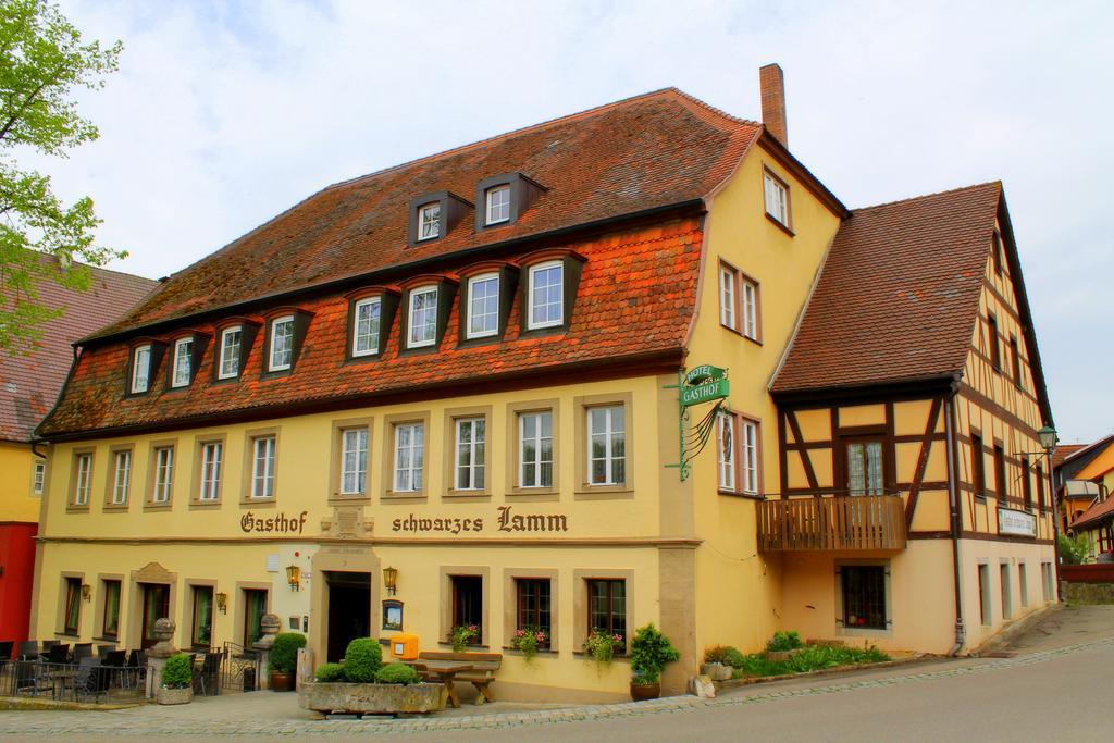 Отель Schwarzes Lamm Ротенбург-на-Таубере Экстерьер фото