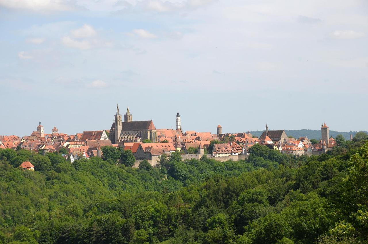 Отель Schwarzes Lamm Ротенбург-на-Таубере Экстерьер фото